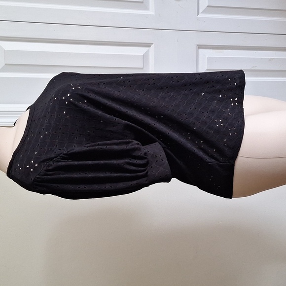 3/$20 Kim & Cami Black Eyelet Blouse Size Large - Picture 2 of 7